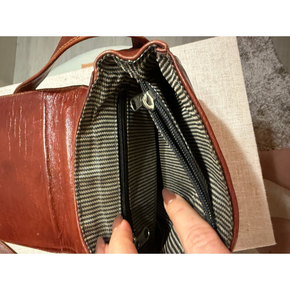 Vintage Cognac Brown Leather Crossbody Bag Striped Lining Minimalist Flap Purse - Picture 5 of 11